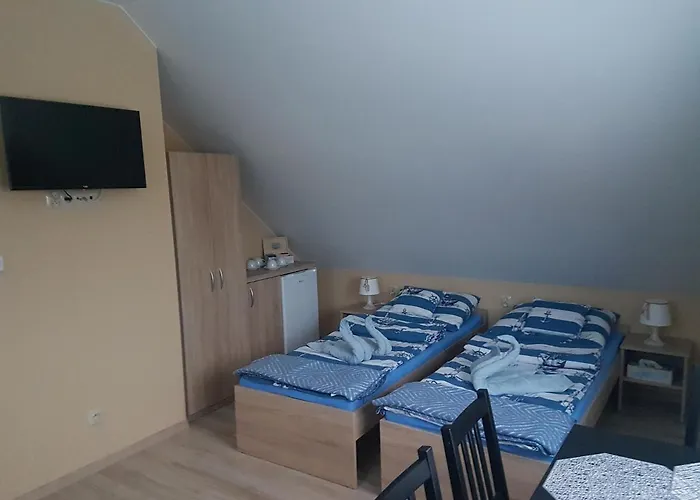 U Karoli * 格丁尼亚